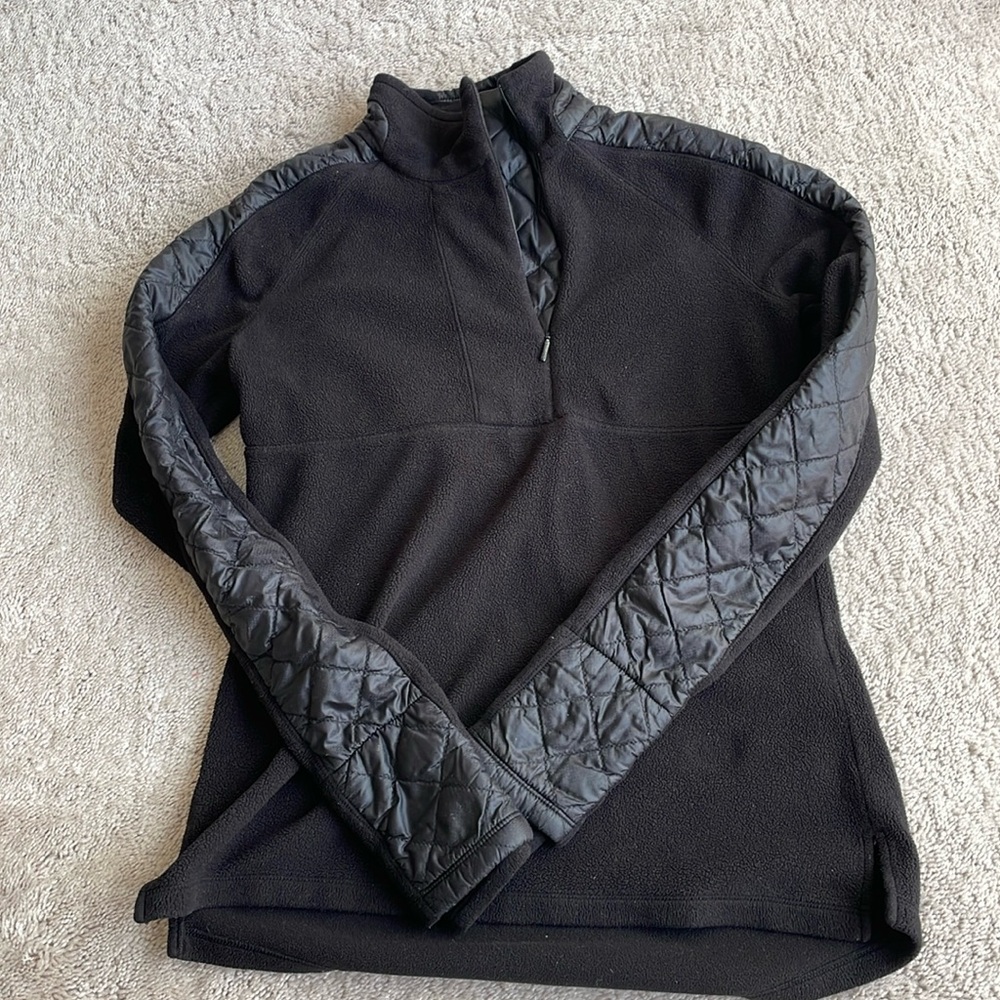 Cute black quilted Athleta 3/4 zip top in size XS